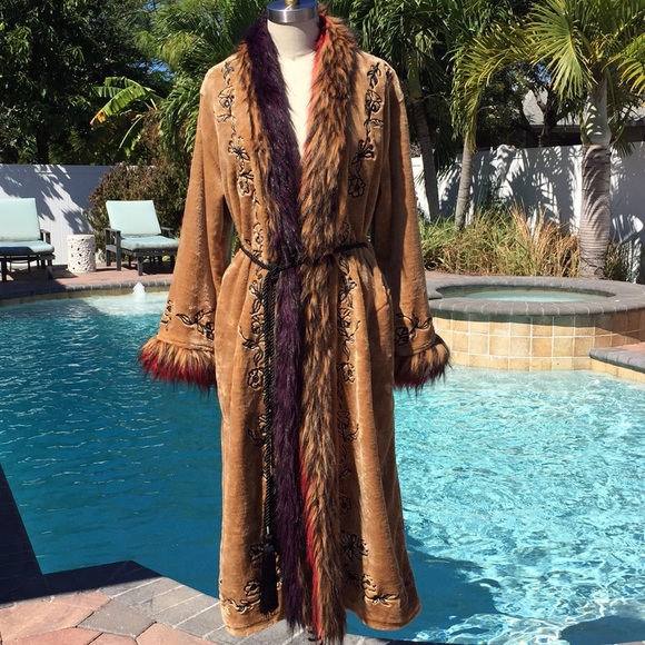 Adrienne Landau Other - Adrienne Landau Plush Faux Fur Robe